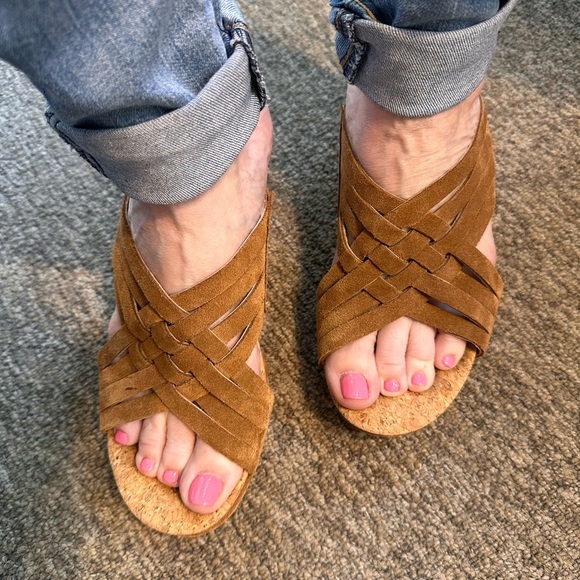 Ugg Lilah Brown Suede & Cork Wedges Boho Casual Soft & Comfy Size 9 - Picture 6 of 12